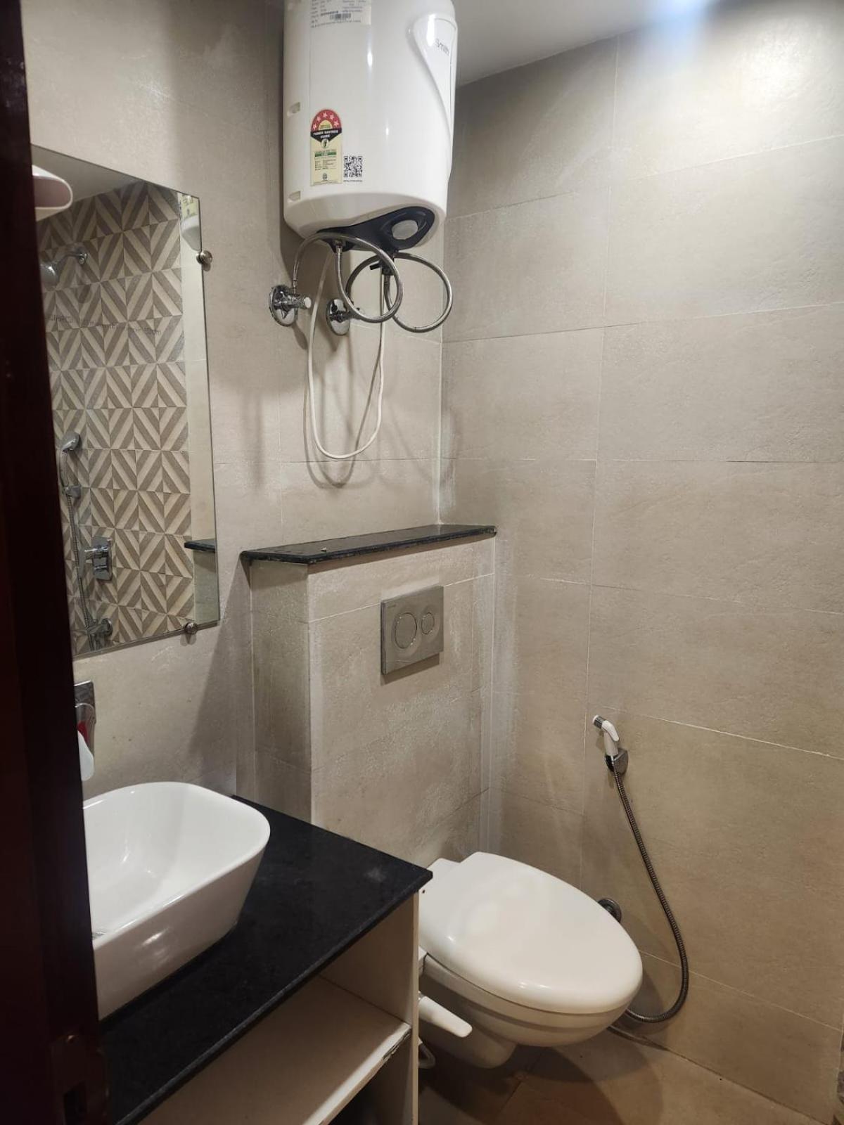 Hotel The Almora By Rs Global Near By Delhi International Airport With - Free Airport Drop New Delhi Extérieur photo