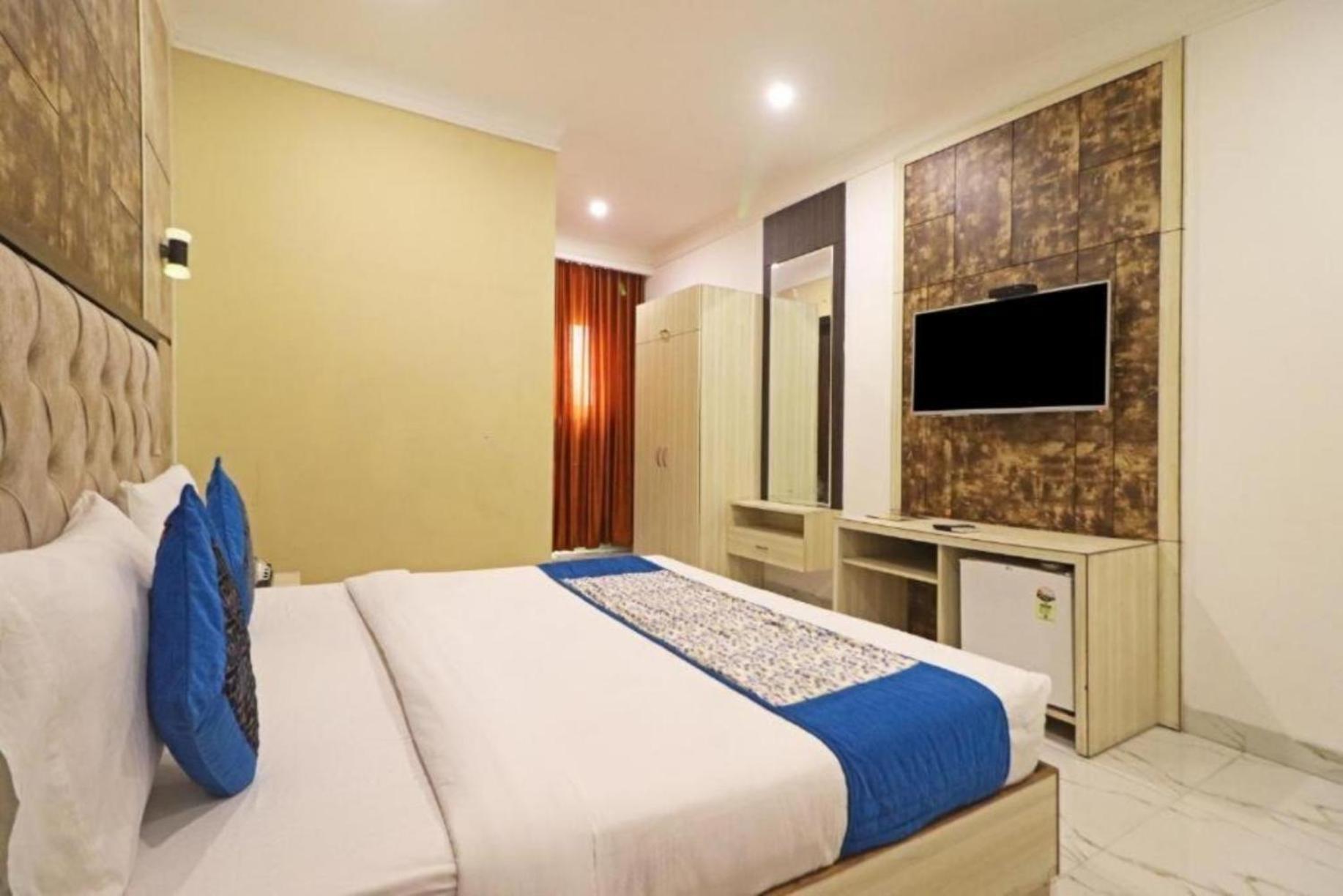 Hotel The Almora By Rs Global Near By Delhi International Airport With - Free Airport Drop New Delhi Extérieur photo