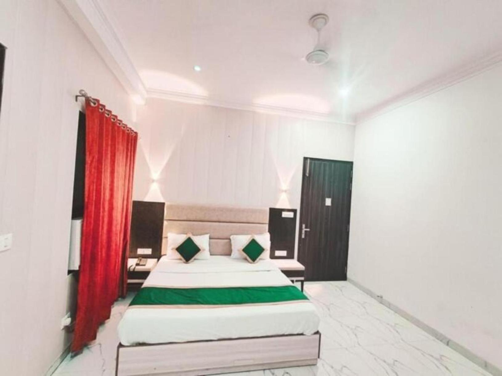Hotel The Almora By Rs Global Near By Delhi International Airport With - Free Airport Drop New Delhi Extérieur photo