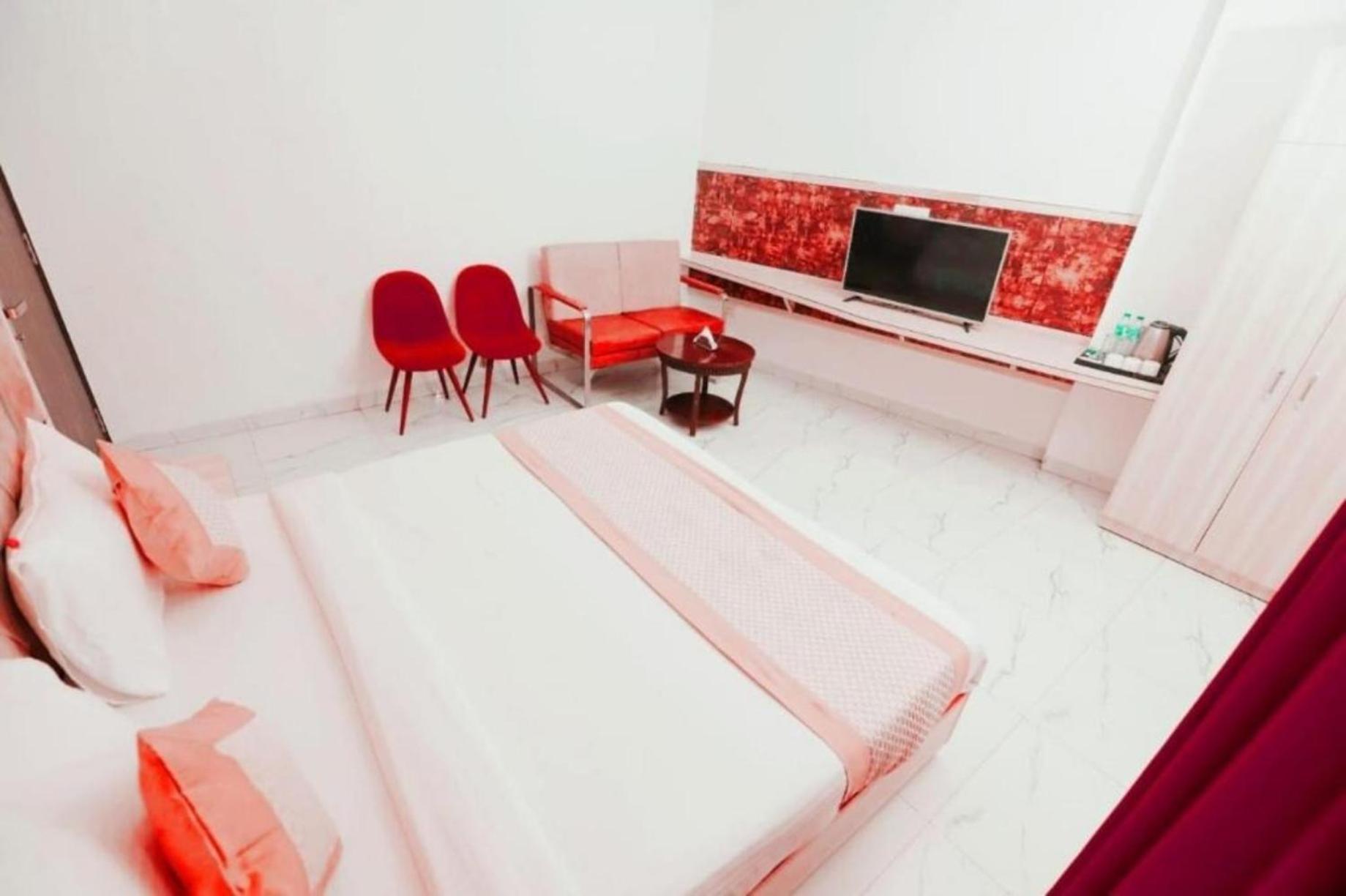 Hotel The Almora By Rs Global Near By Delhi International Airport With - Free Airport Drop New Delhi Extérieur photo